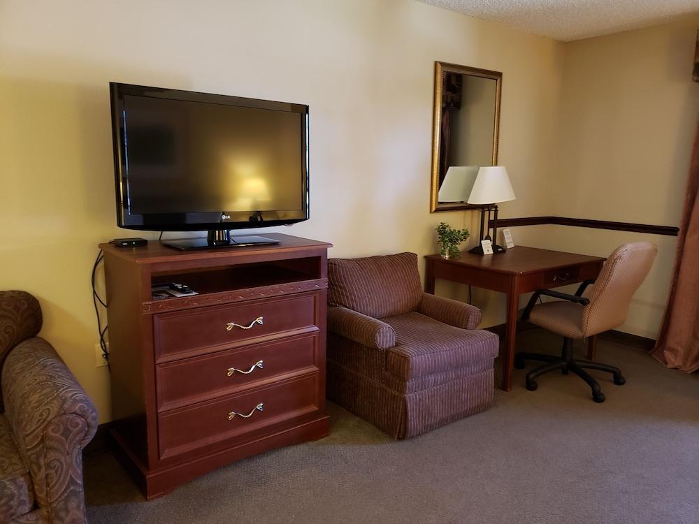 Wichita West Inn And Suites Exteriör bild